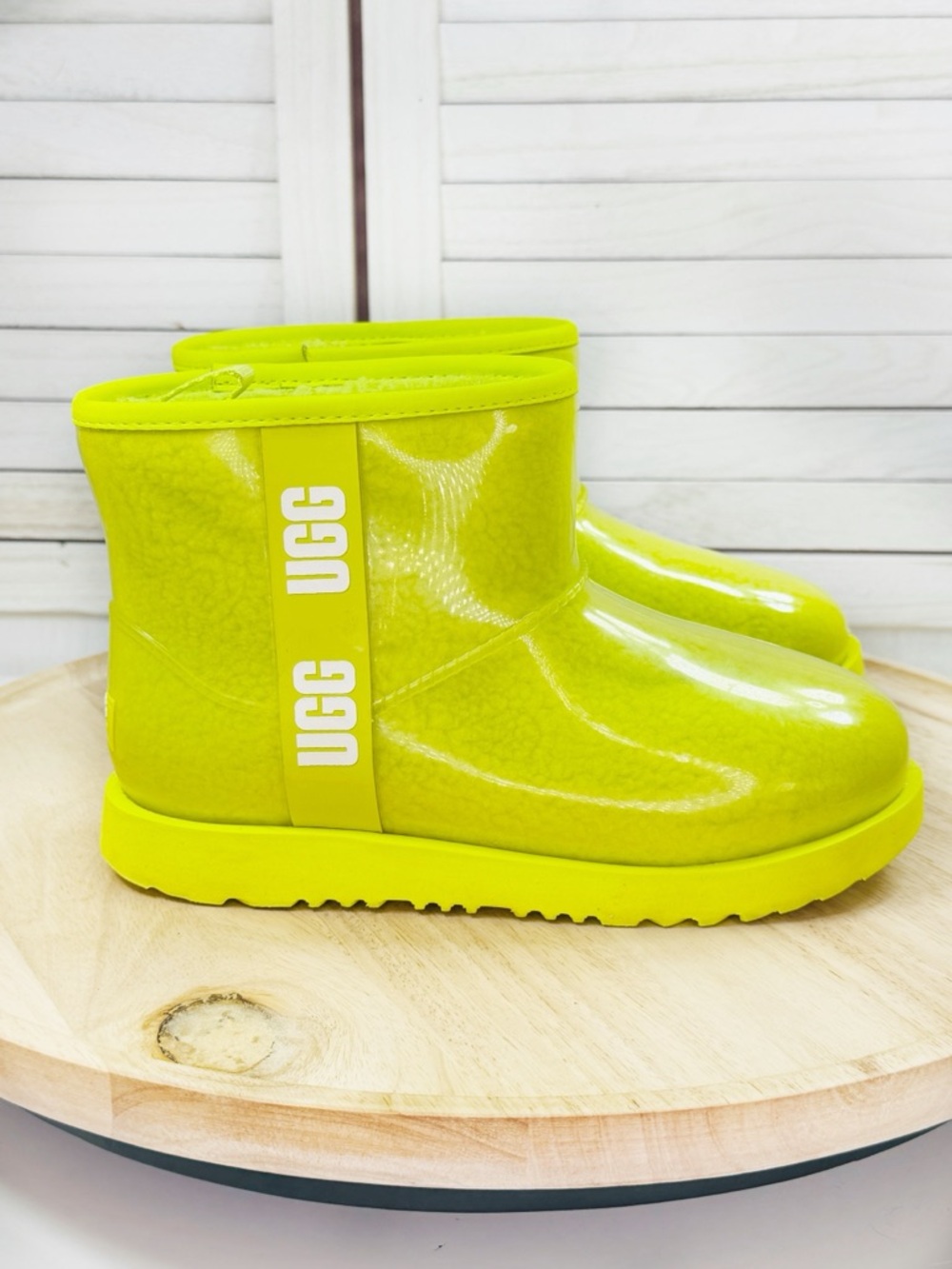 UGG Kids Classic Clear Mini II Boots Sherpa Lined Sulfur Green Size 5 Big Kid